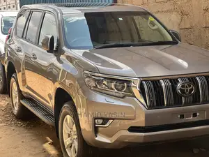 Toyota Land Cruiser Prado 2022 Silver