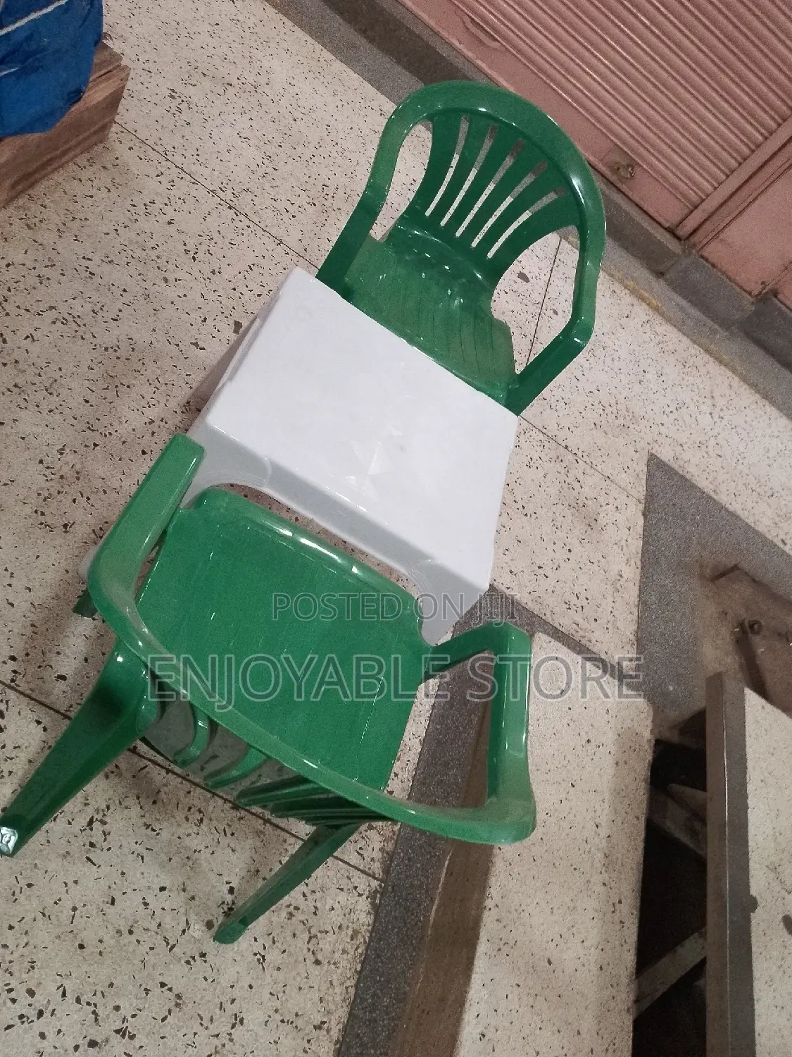 Plastic 2chairs and Table