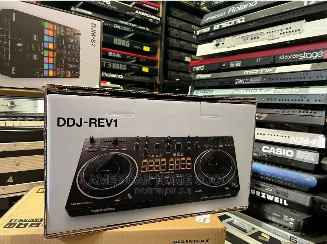 Pioneer Dj DDJ-Rev1 2-Deck Dj Controller for Serato Dj Lite.