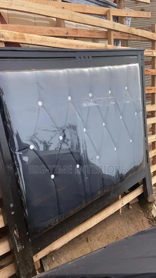 4*6 Black Leather Bed