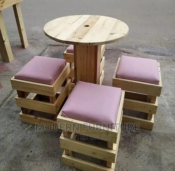 Palette Bar Drinking Table Call On