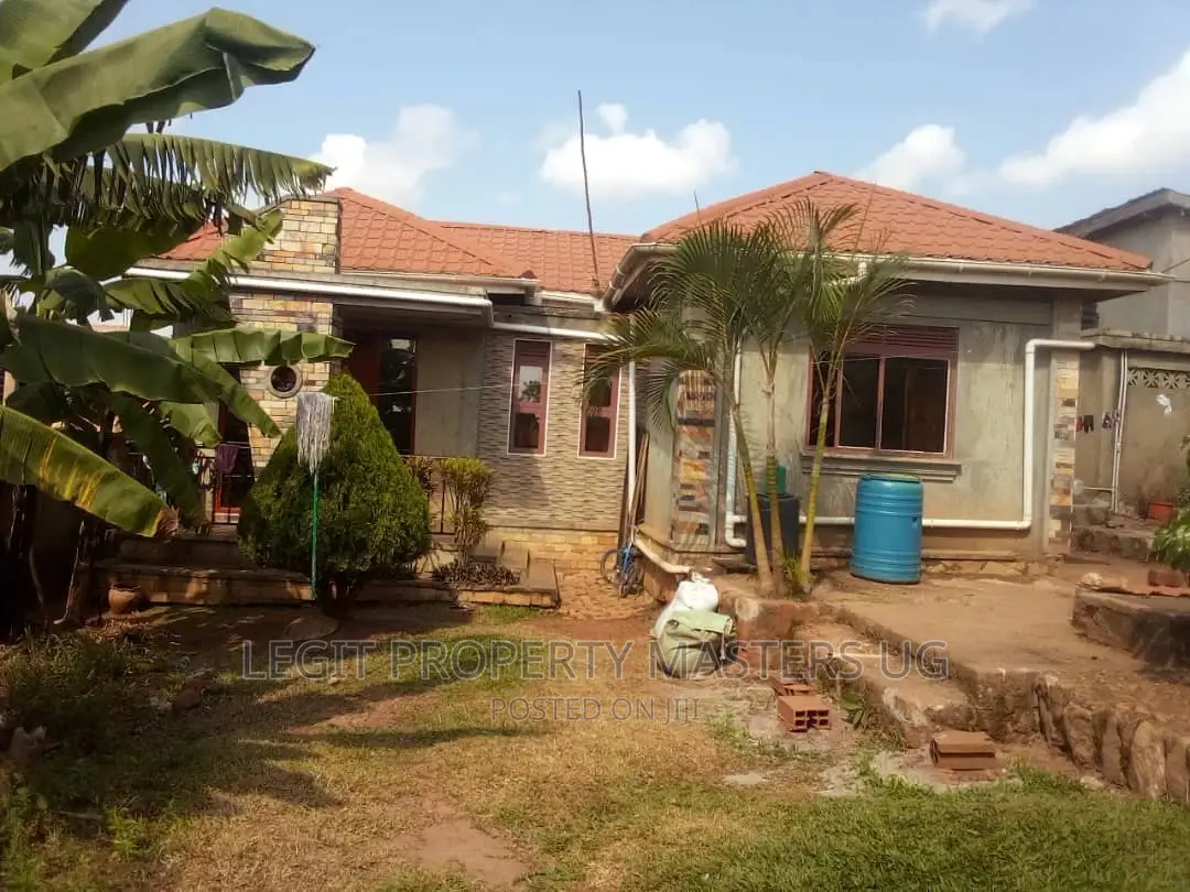 3bdrm Bungalow in Kajansi, Katabi for sale