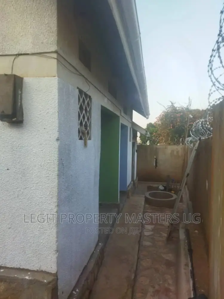 3bdrm Bungalow in Kajansi, Katabi for sale