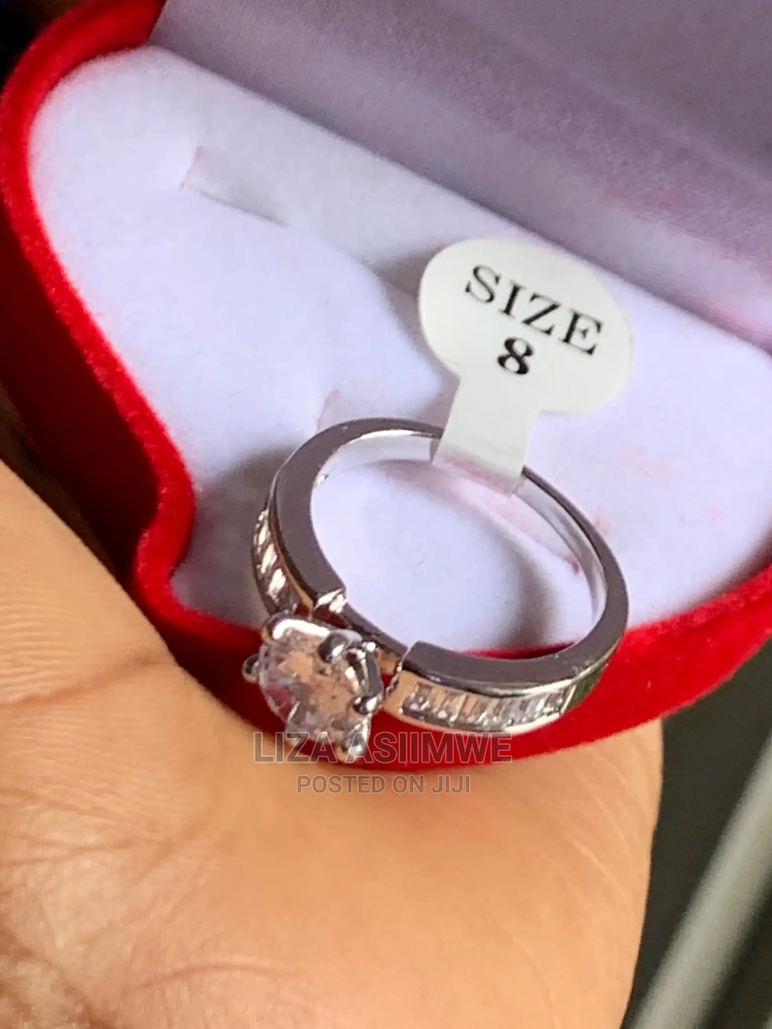 Engagement Rings Available at a Good Price With a Ring Box