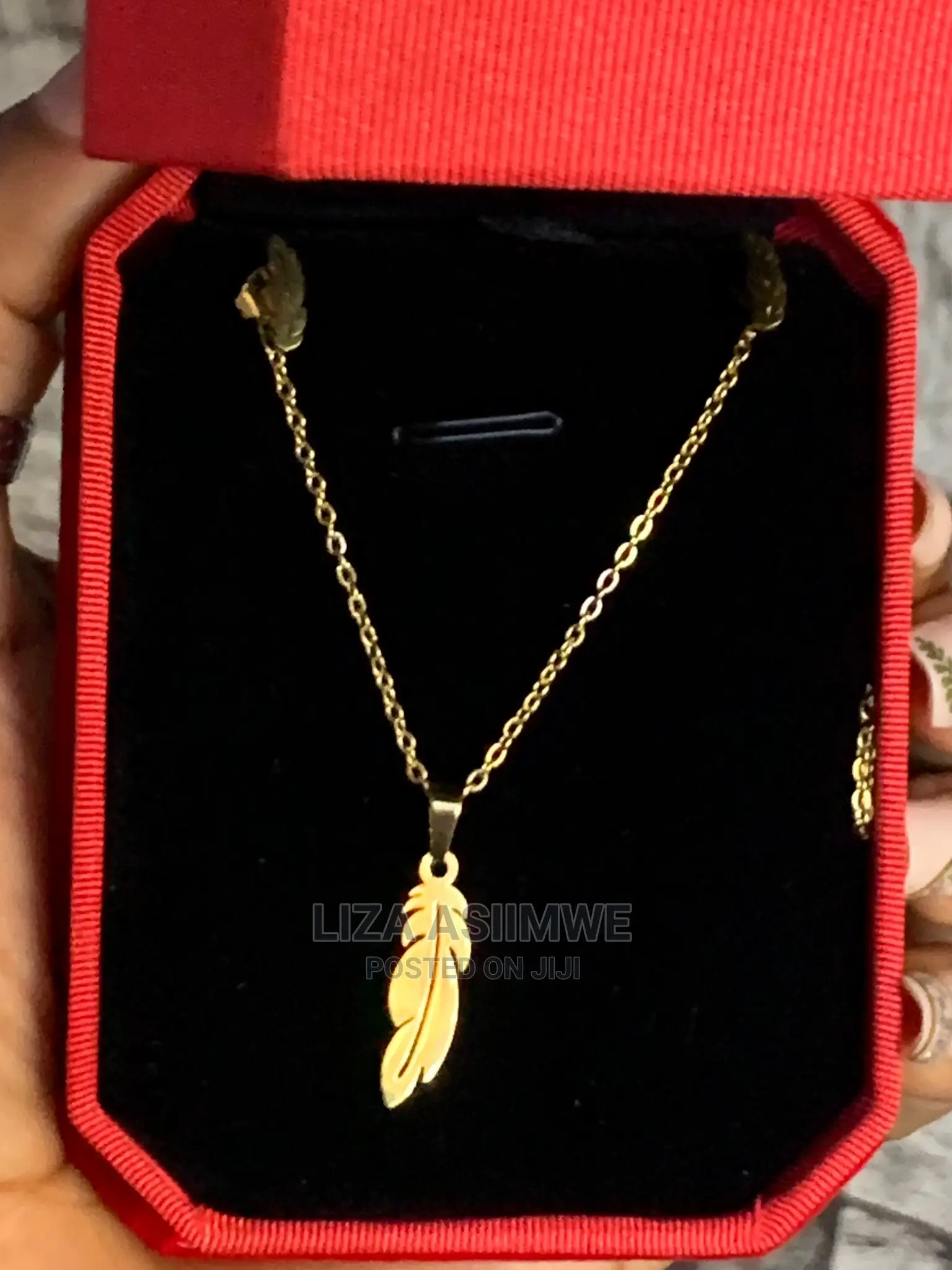 Simple and Elegant Lady’S Necklaces Available