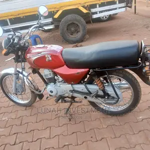 Bajaj Boxer 100 2022 Red