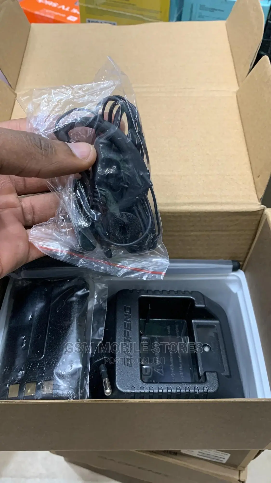 UV-5R Baofeng Long Range 5km Dual Band Display Radio Call