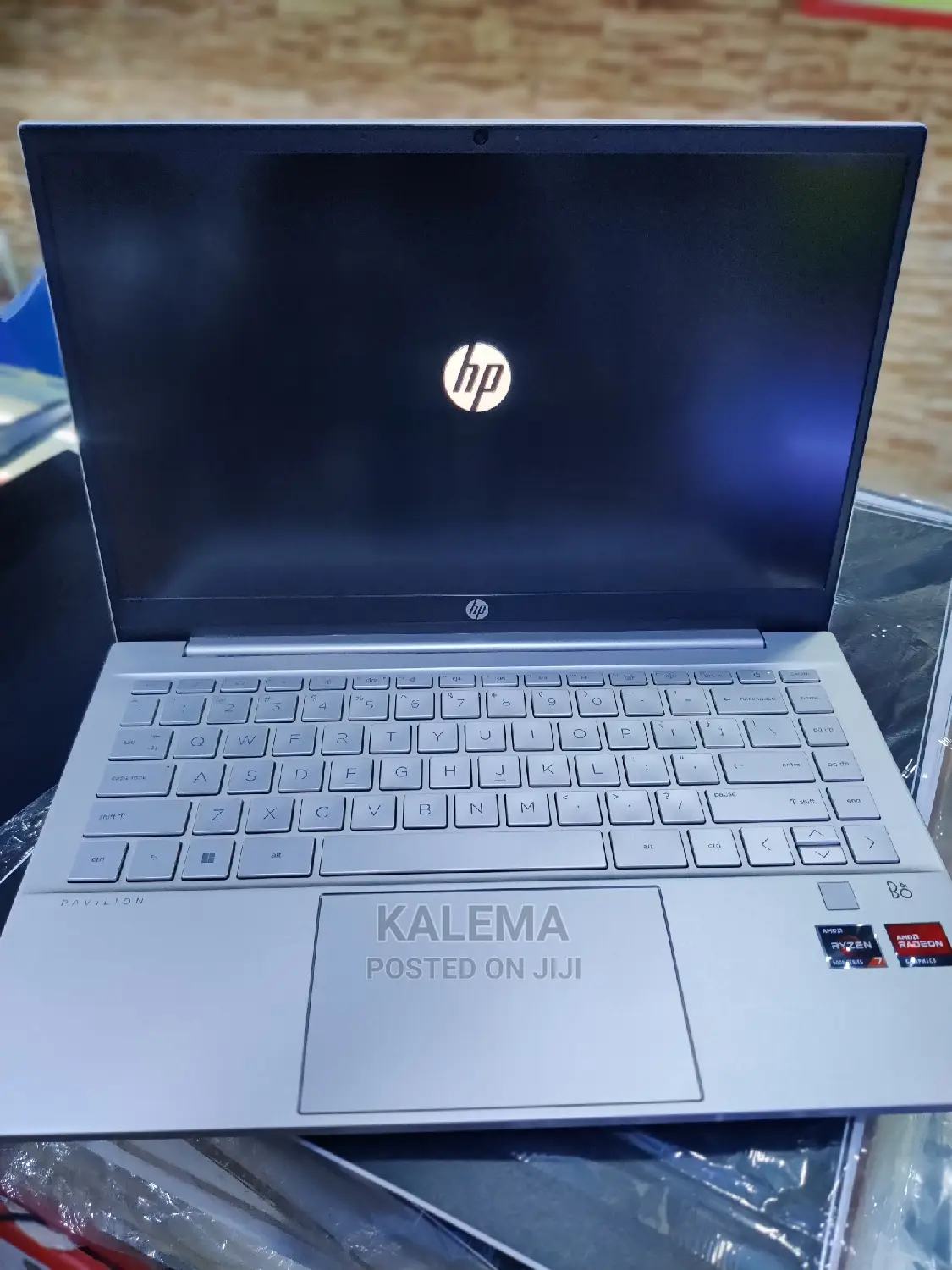 New Laptop HP Pavilion 14 8GB AMD Ryzen 7 SSD 256GB