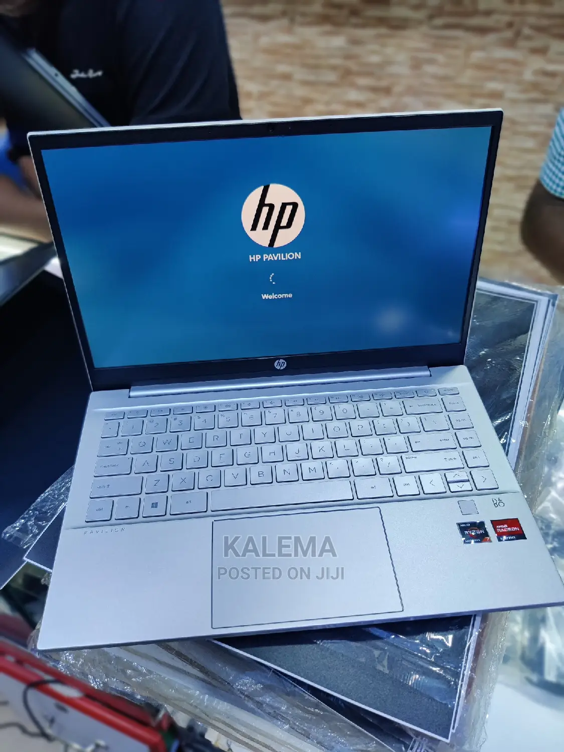 New Laptop HP Pavilion 14 8GB AMD Ryzen 7 SSD 256GB