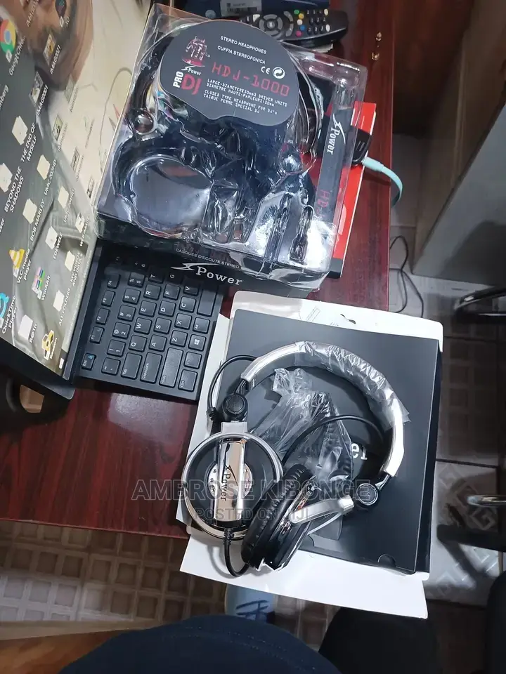 POWER HDJ-1000 High-Performance Head-Band Studio Headphones.