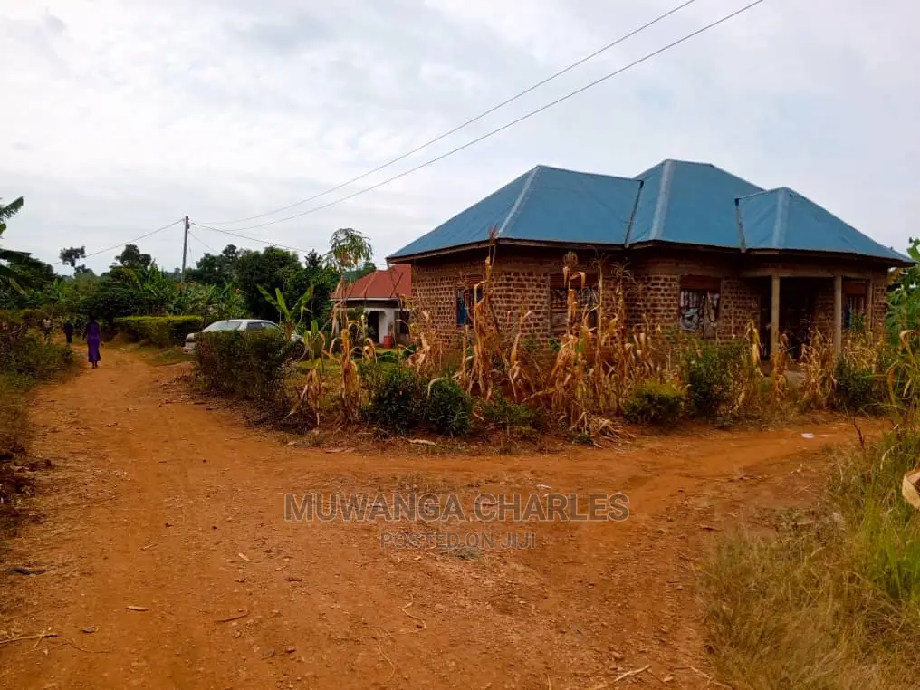 Plot's in Matugo Kigogwa on Quick Sale