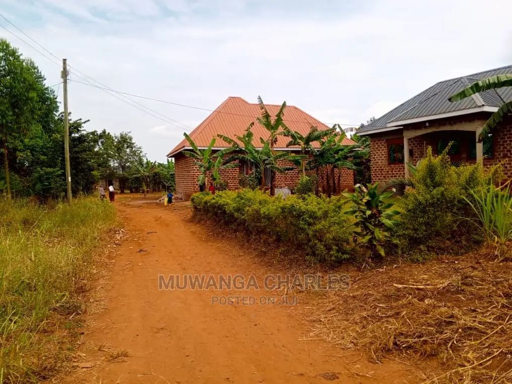 Plot's in Matugo Kigogwa on Quick Sale