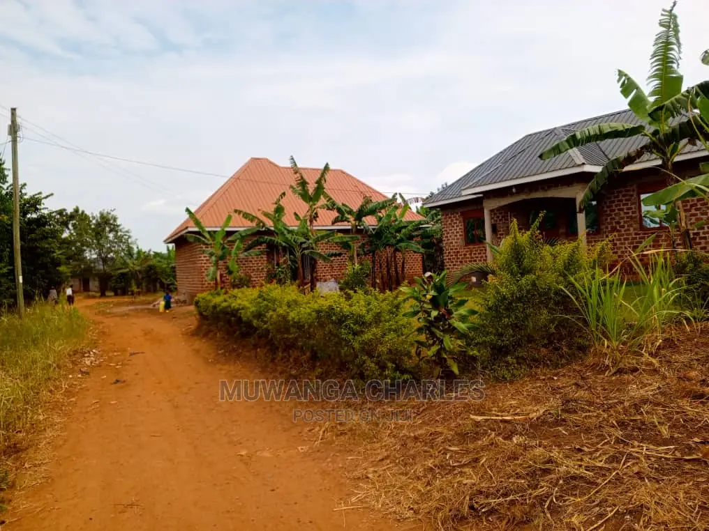 Plot's in Matugo Kigogwa on Quick Sale