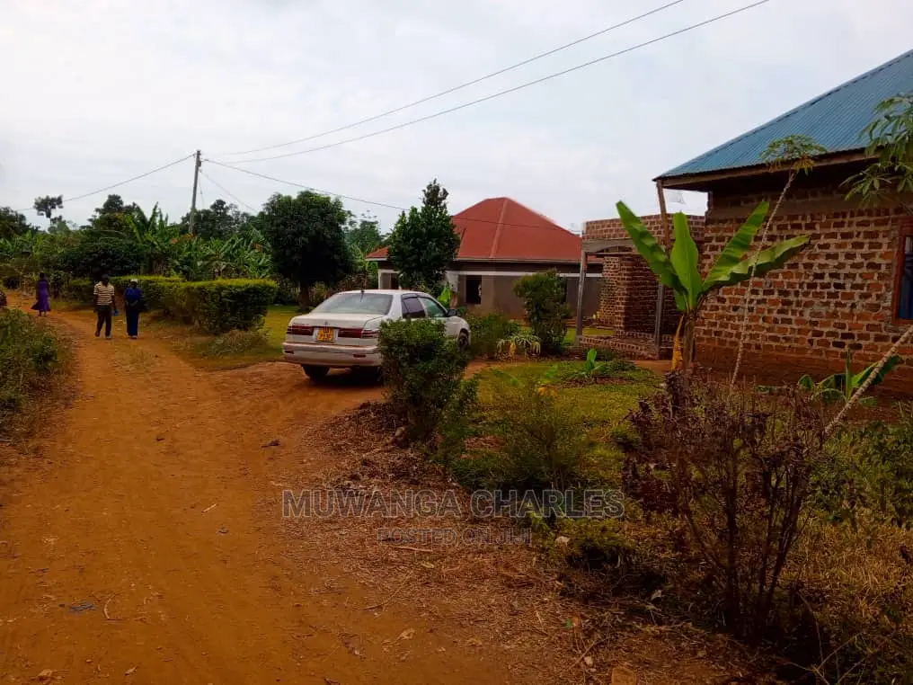 Plot's in Matugo Kigogwa on Quick Sale