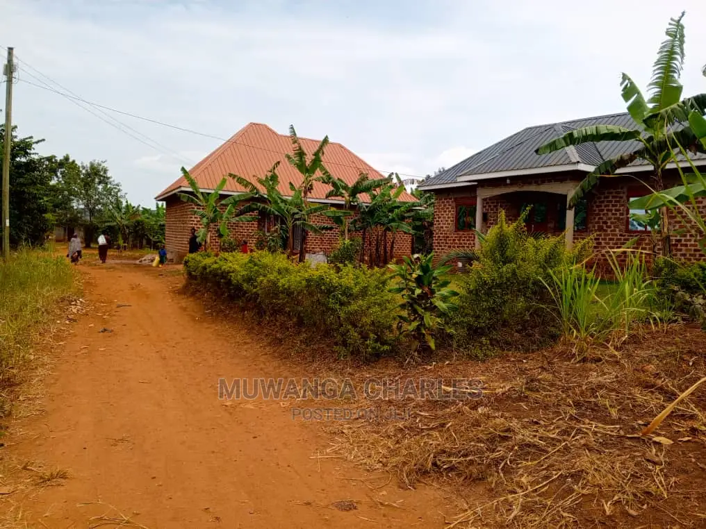 Plot's in Matugo Kigogwa on Quick Sale