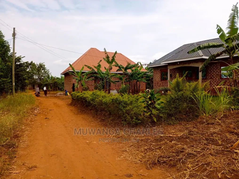 Plot's in Matugo Kigogwa on Quick Sale