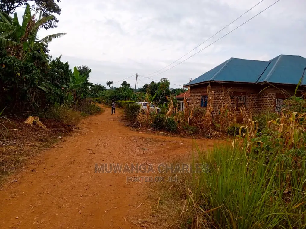 Plot's in Matugo Kigogwa on Quick Sale