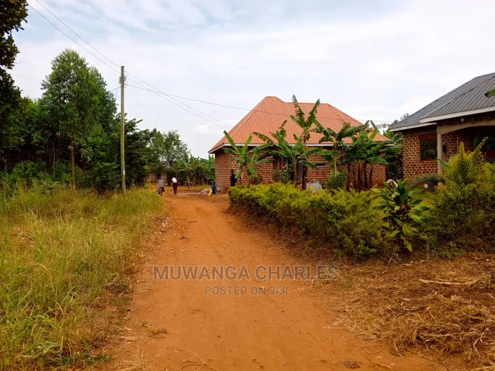 Plot's in Matugo Kigogwa on Quick Sale