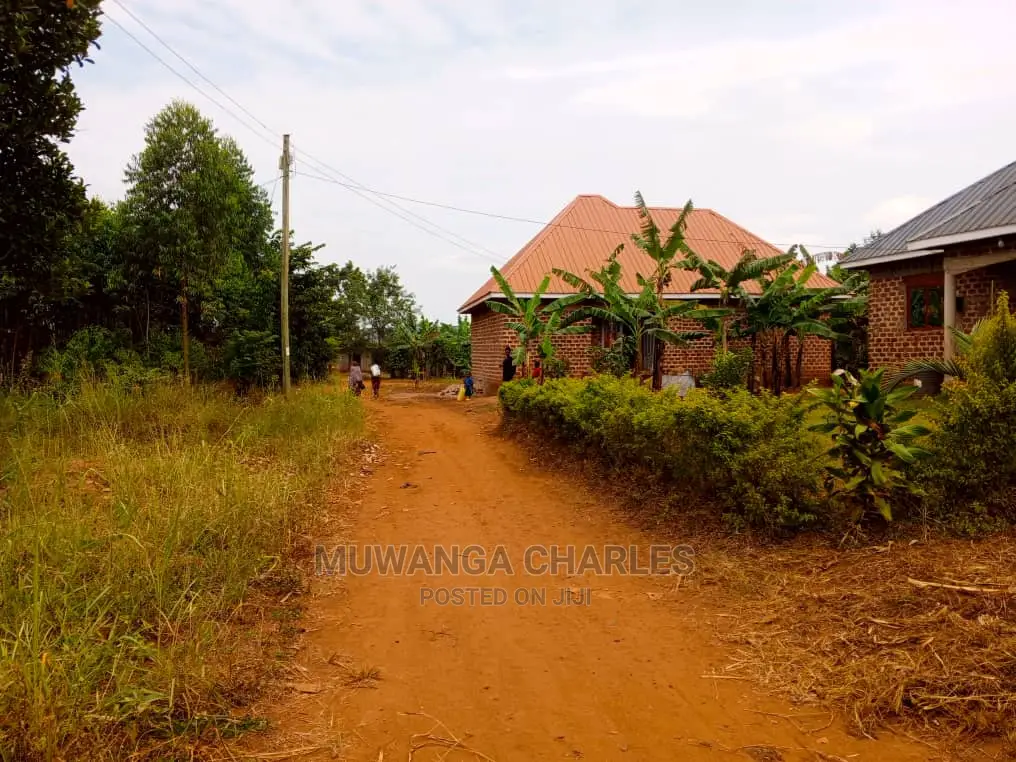 Plot's in Matugo Kigogwa on Quick Sale