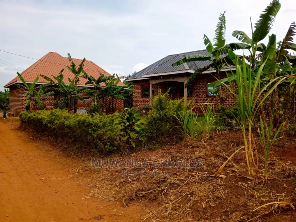 Plot's in Matugo Kigogwa on Quick Sale
