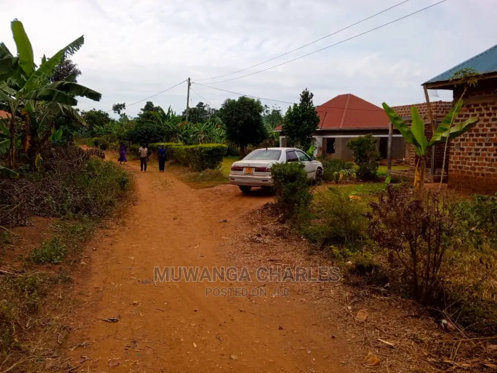 Plot's in Matugo Kigogwa on Quick Sale