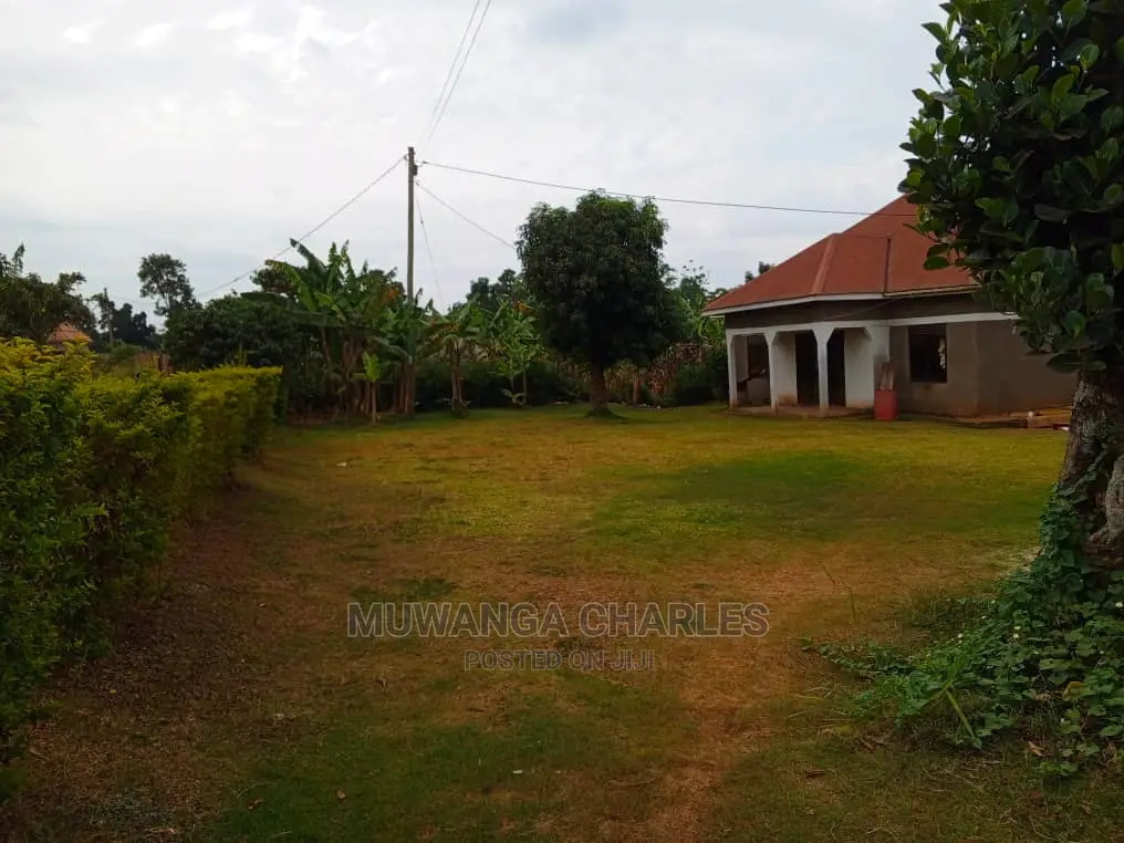 Plot's in Matugo Kigogwa on Quick Sale