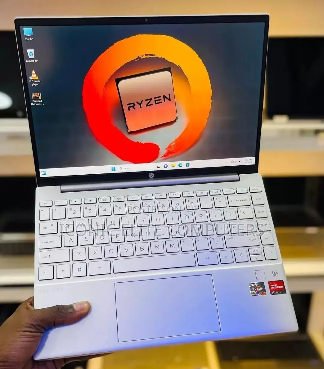 New Laptop HP Pavilion 13 16GB AMD Ryzen 7 SSD 512GB