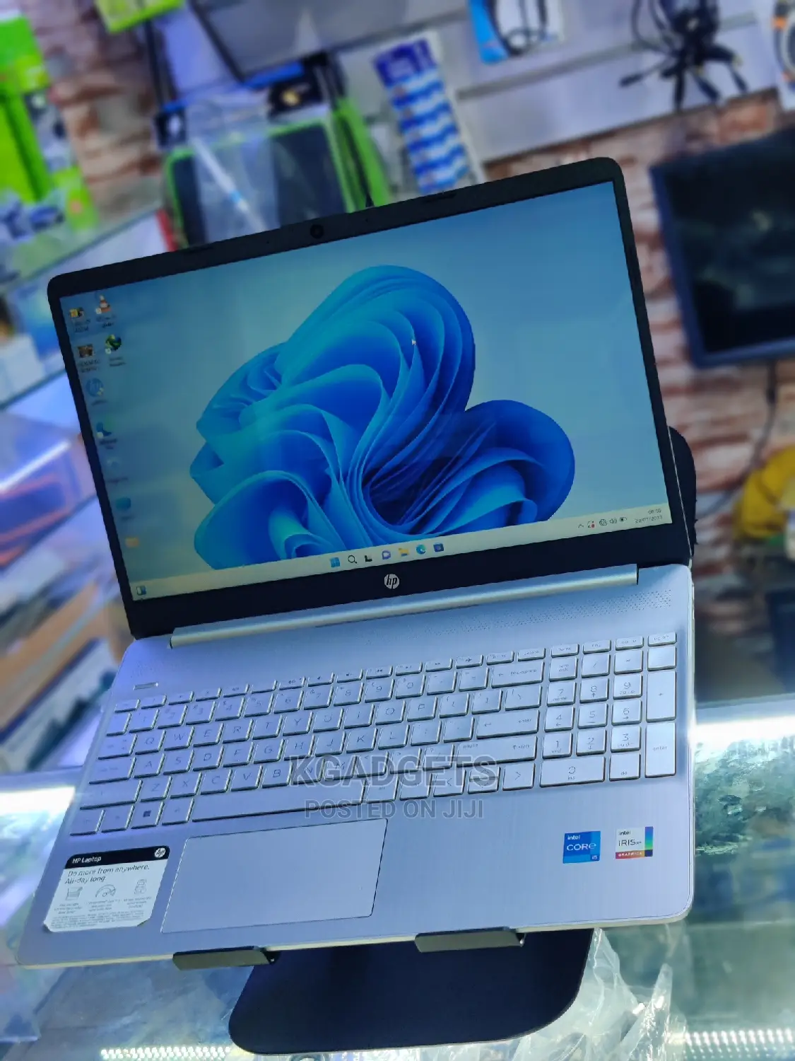 Laptop HP 15-Dw0037wm 8GB Intel Core I5 SSD 256GB