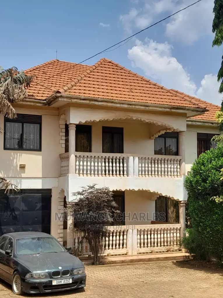 5bdrm Duplex in Fs Properties Ltd, Division B for sale