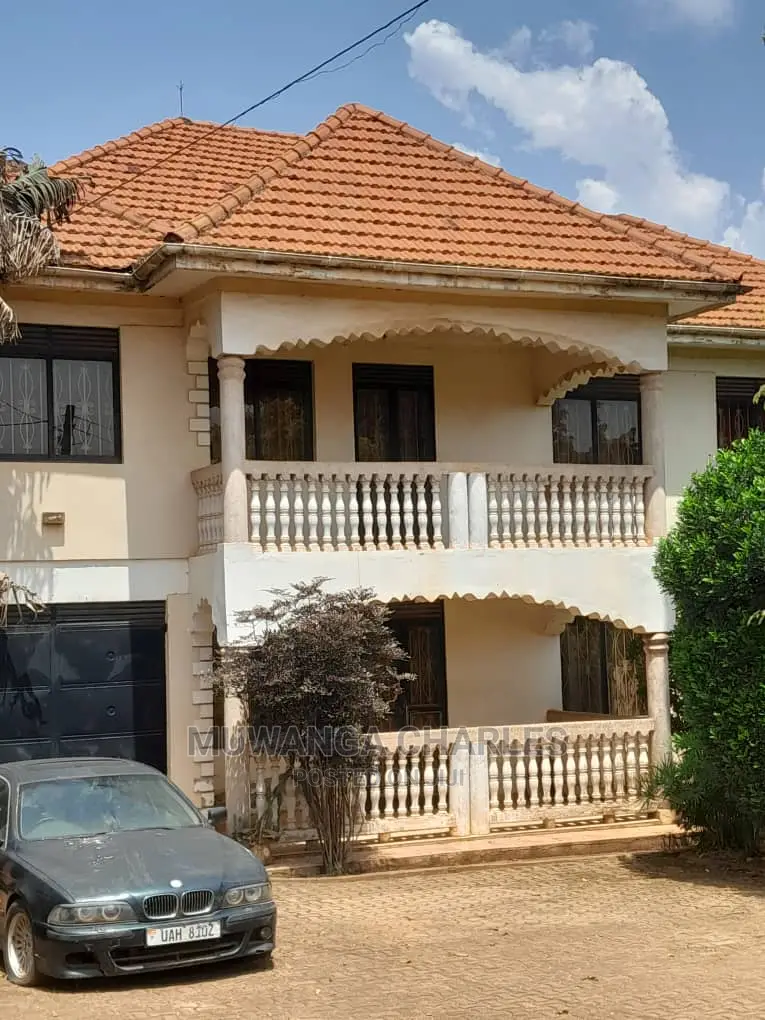 5bdrm Duplex in Fs Properties Ltd, Division B for sale