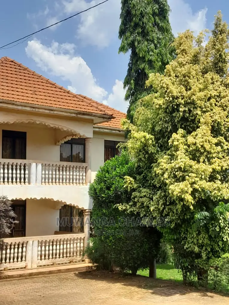 5bdrm Duplex in Fs Properties Ltd, Division B for sale