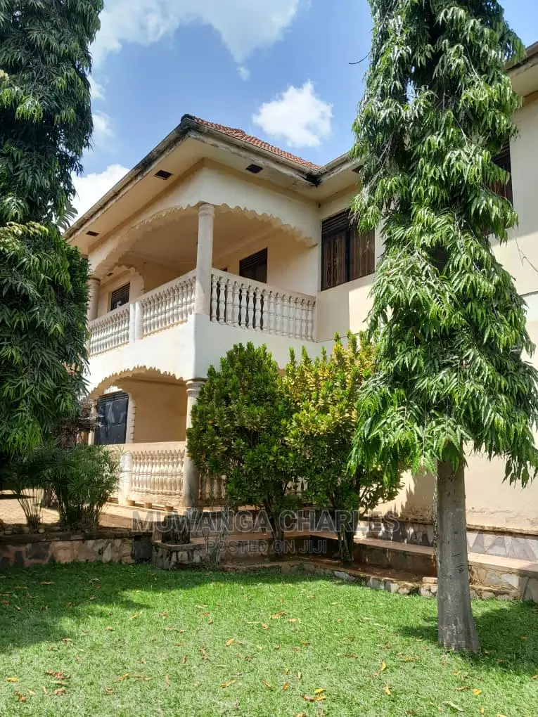 5bdrm Duplex in Fs Properties Ltd, Division B for sale