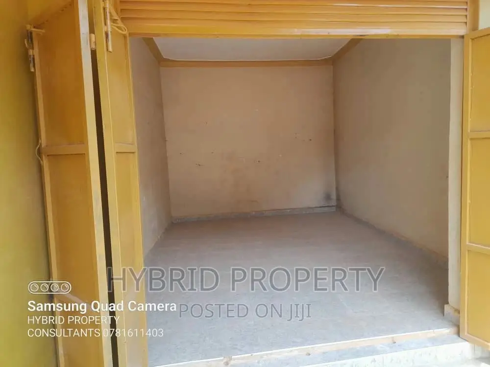 Beautiful Shops for Renting at Wakiso Town~Hoima Road.