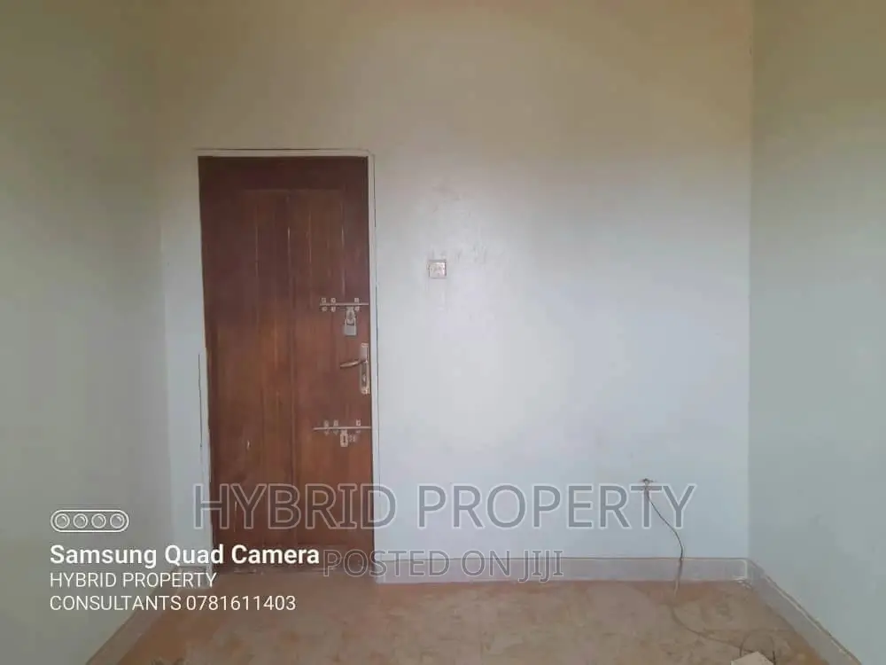 Beautiful Shops for Renting at Wakiso Town~Hoima Road.