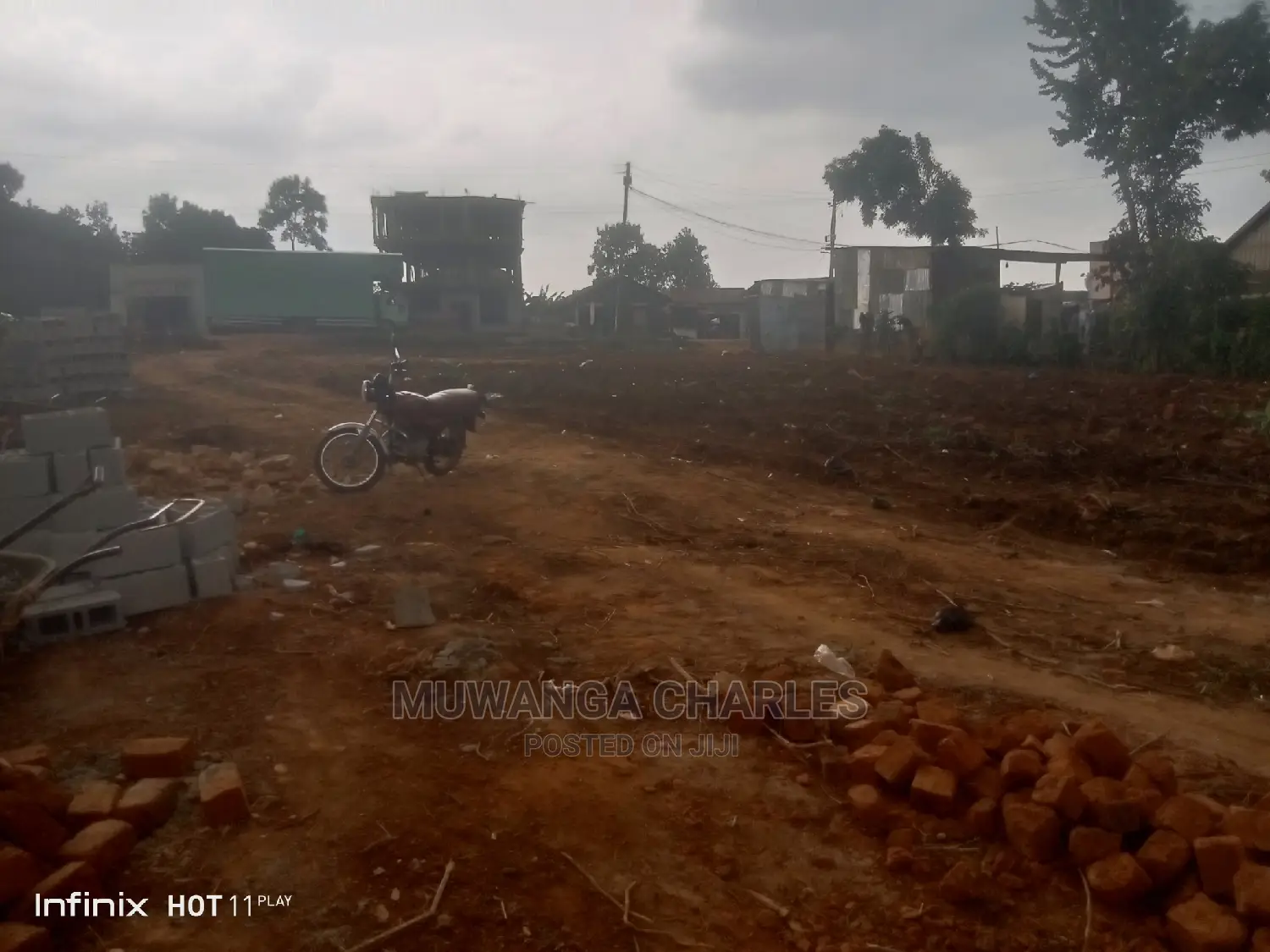 Commercial Land in Gayaza Manyagwa Nakwero on Quick Sale