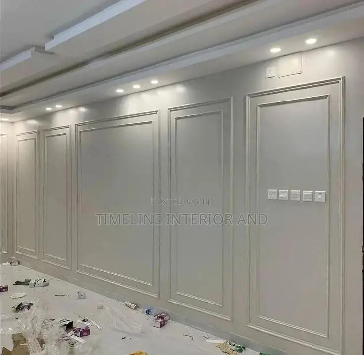 Modern False Ceiling With Wall Moldings.