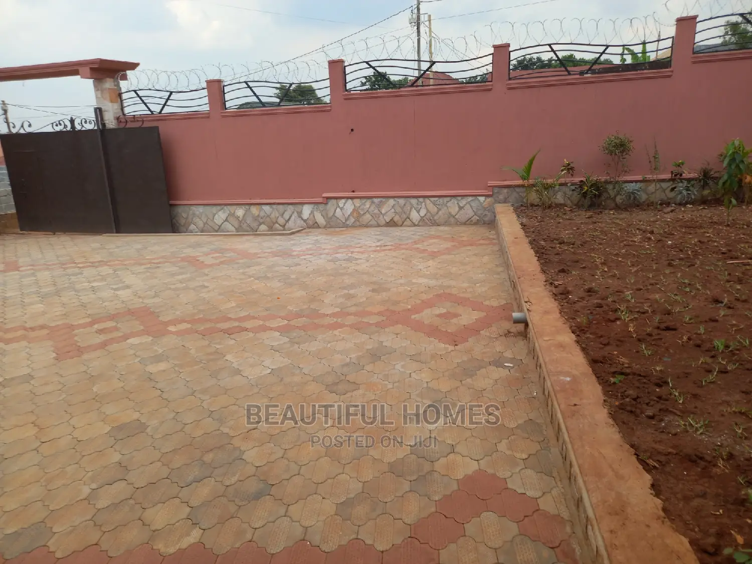 Furnished 6bdrm Duplex in Kyanja Wealthy, Nakawa for sale