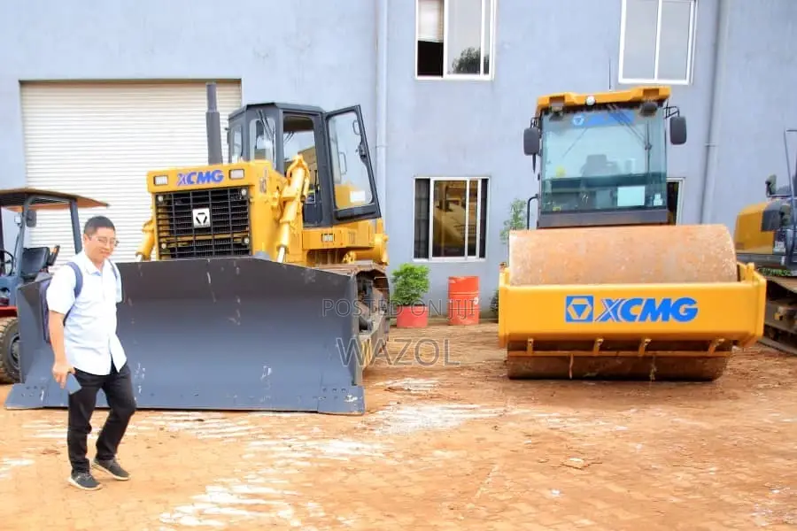 Hire Sinotrucks and Heavy Machines Eg Excavators,Graders Etc
