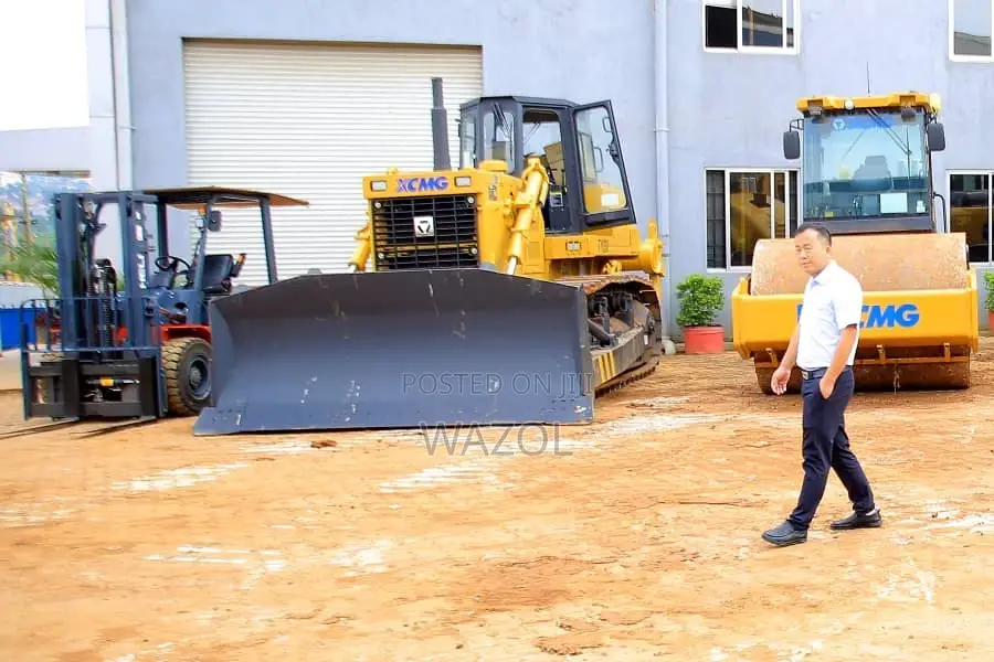 Hire Sinotrucks and Heavy Machines Eg Excavators,Graders Etc