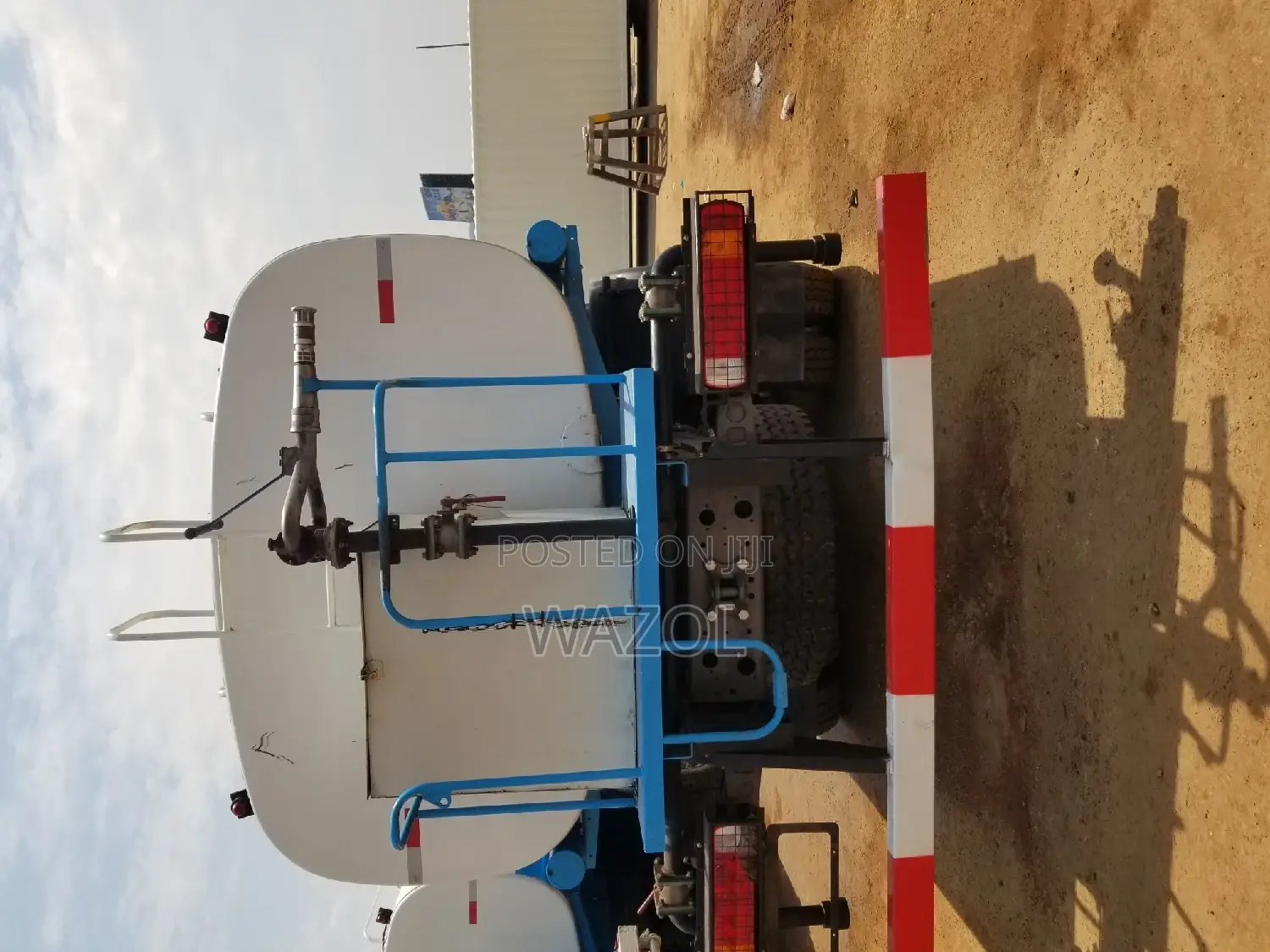 Hire Sinotrucks and Heavy Machines Eg Excavators,Graders Etc