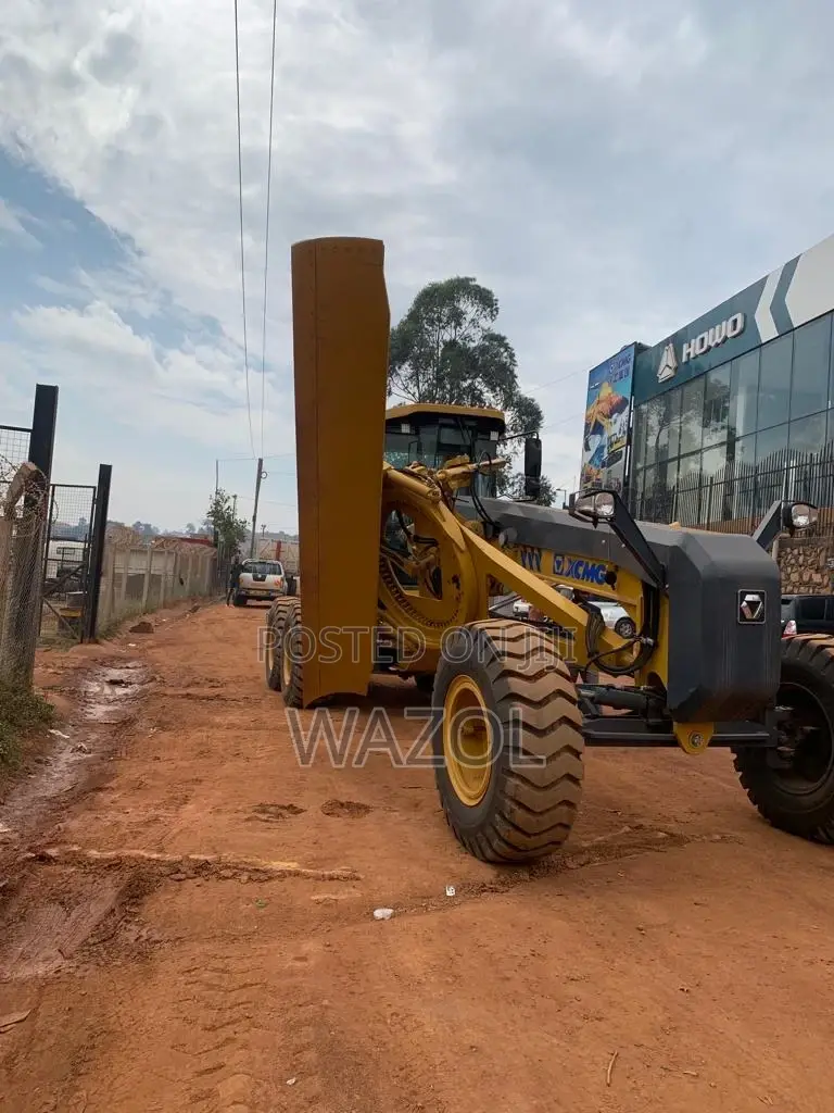 Hire Sinotrucks and Heavy Machines Eg Excavators,Graders Etc