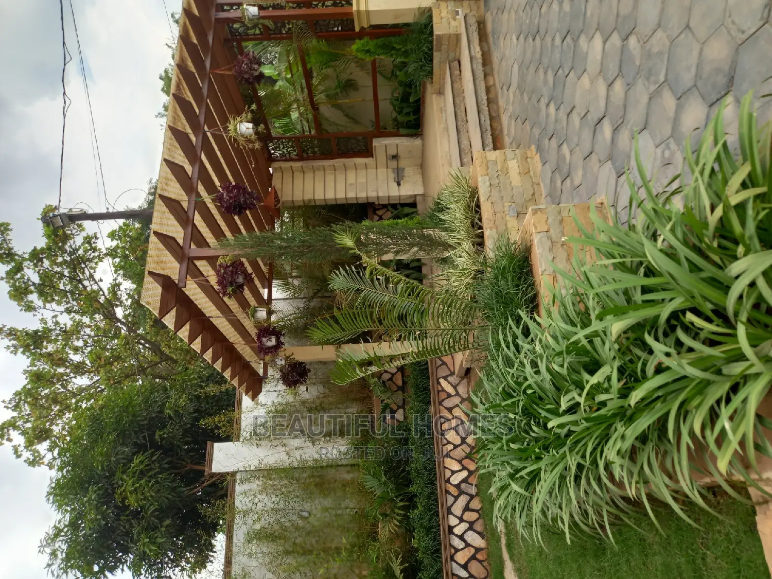 Furnished 6bdrm Mansion in Kyanja Tarmack, Nakawa for sale
