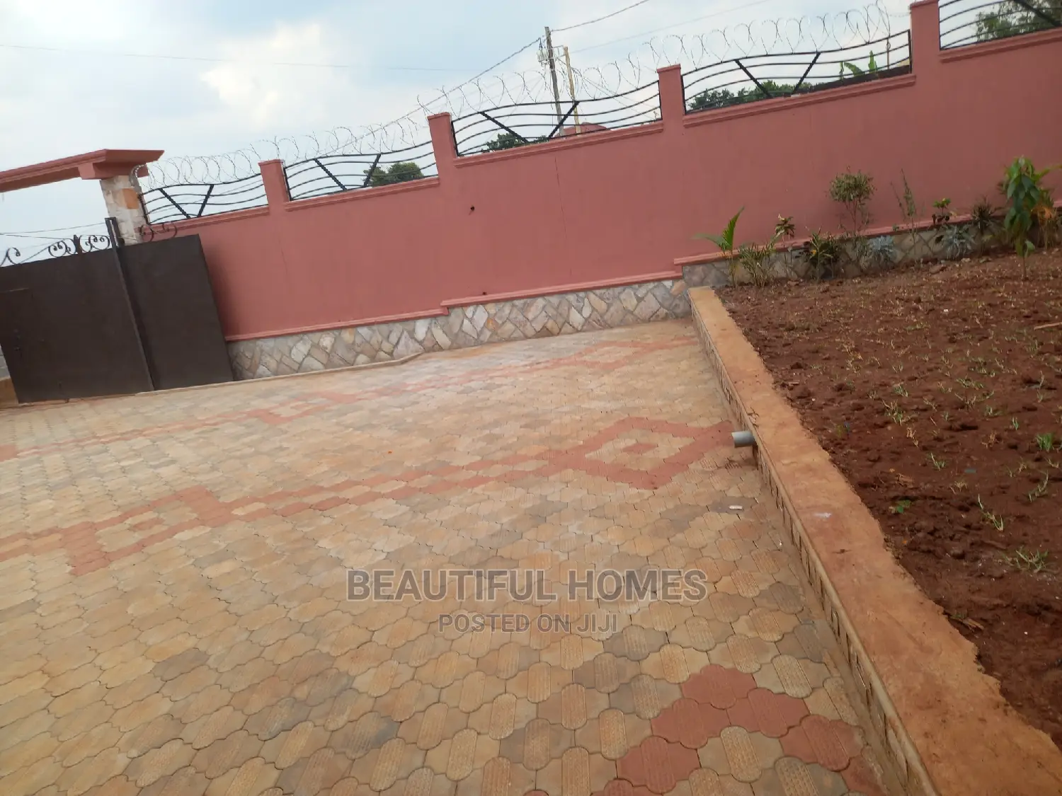Furnished 6bdrm Mansion in Kyanja Tarmack, Nakawa for sale