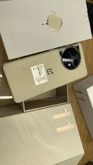 New OnePlus 11 256 GB Gold