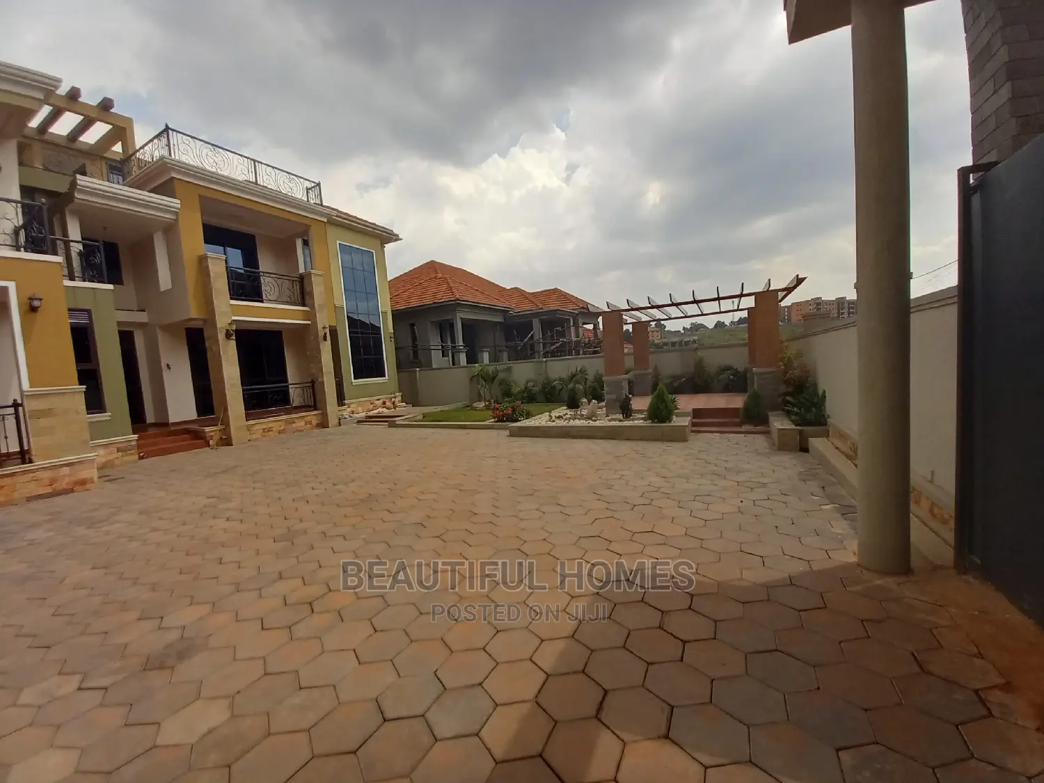 Furnished 6bdrm Mansion in Kyanja, Central Division for sale