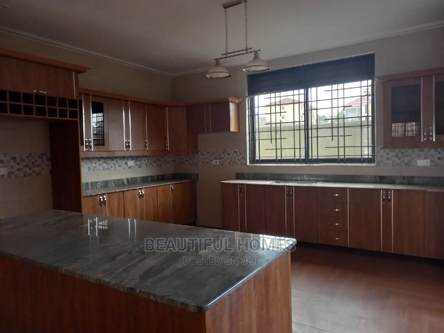 Furnished 6bdrm Mansion in Kyanja, Central Division for sale