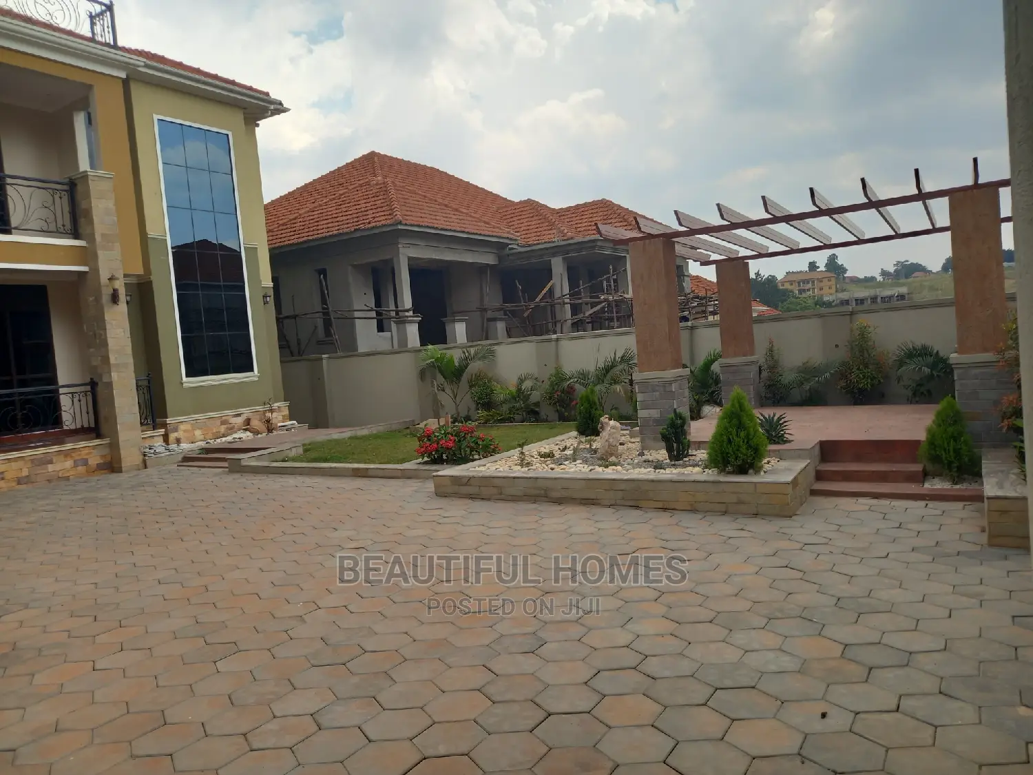 Furnished 6bdrm Duplex in Kyanja, Central Division for sale