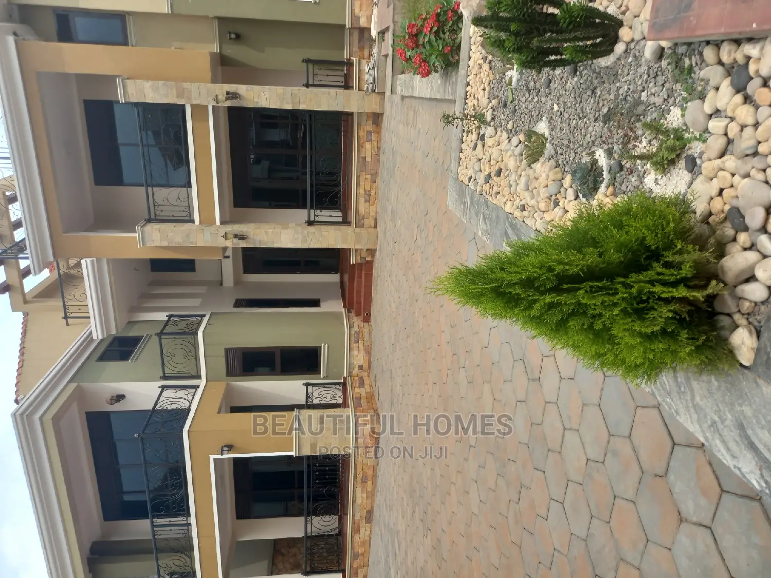 Furnished 6bdrm Duplex in Kyanja, Central Division for sale