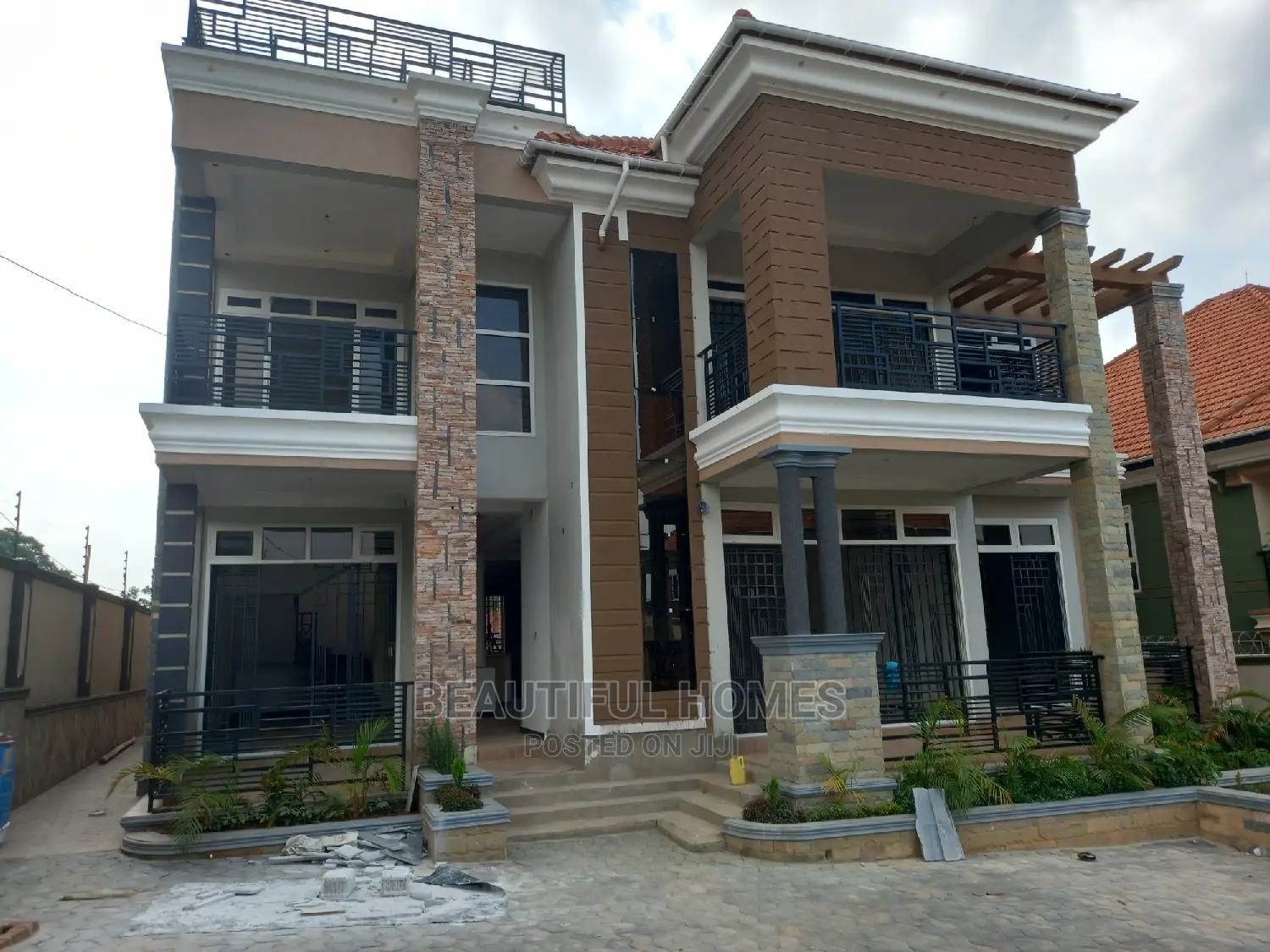 Furnished 6bdrm Mansion in Kisaasi Tarmack, Nakawa for sale