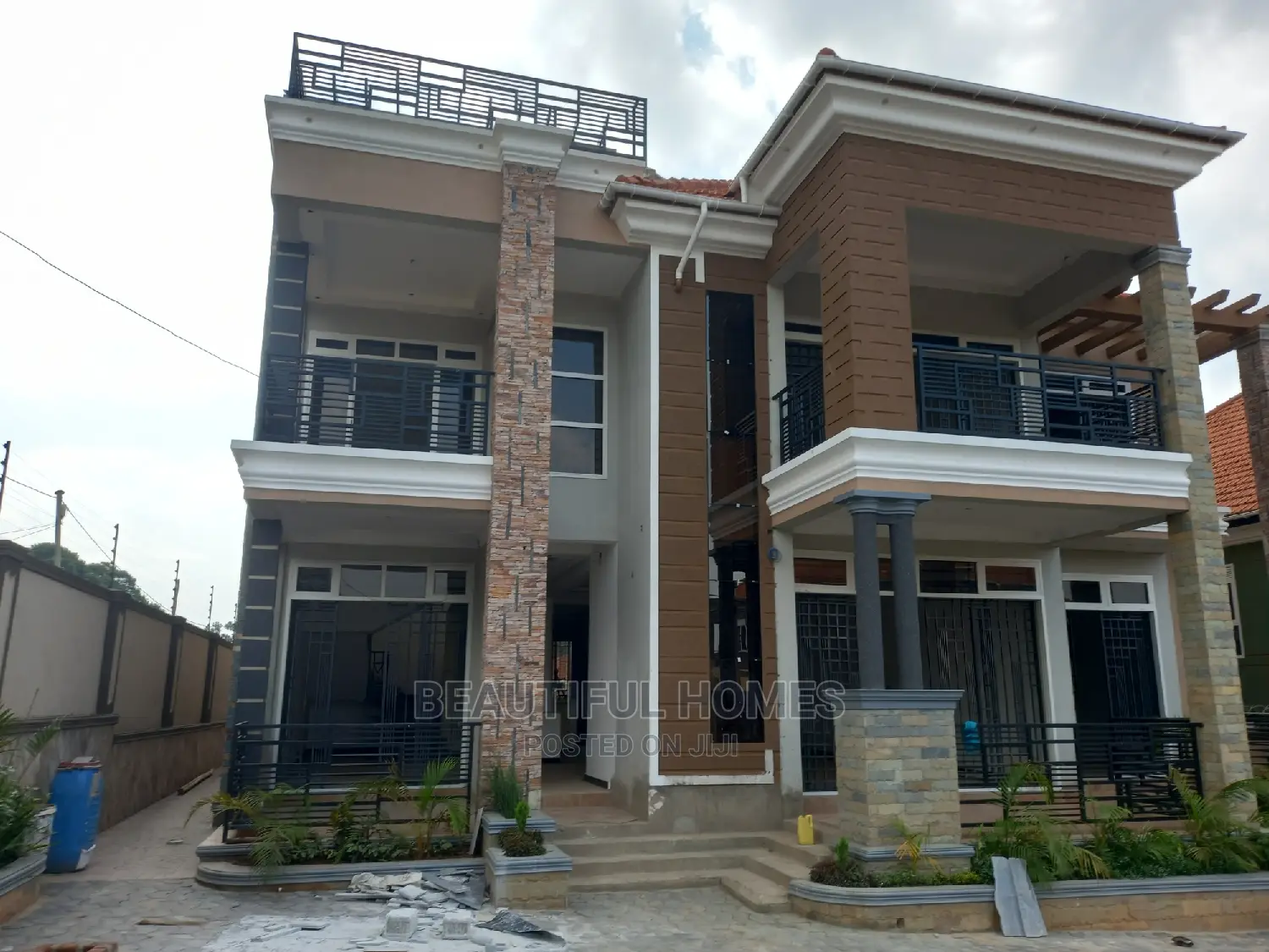 Furnished 6bdrm Mansion in Kisaasi Tarmack, Nakawa for sale
